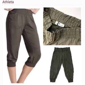 Athleta olive capri Benicia zip joggers
crop pants